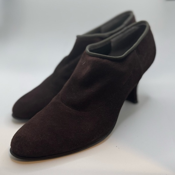 Stuart Weitzman Chocolate Brown Suede Stretch Kitten Heel Shootie - Picture 3 of 7